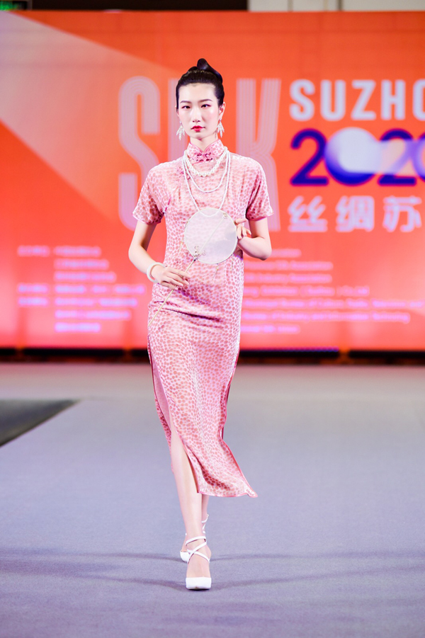 秀场 | 丝绸苏州2020展 红馆旗袍《春华秋实》大秀演绎致美东情西韵
