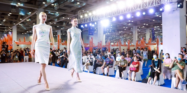 秀场 | 荷言旗袍亮相丝绸苏州2020展 带你静享似水流年的艺术之美