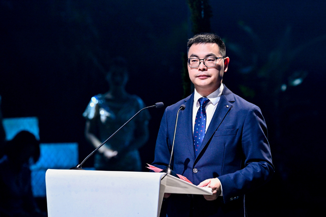 奔赴“未来之境”开幕大秀，拉开2023柯桥时尚周(秋季)大幕