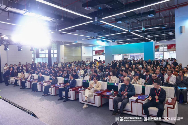 GTG2025|时尚红飘带 女装新势力