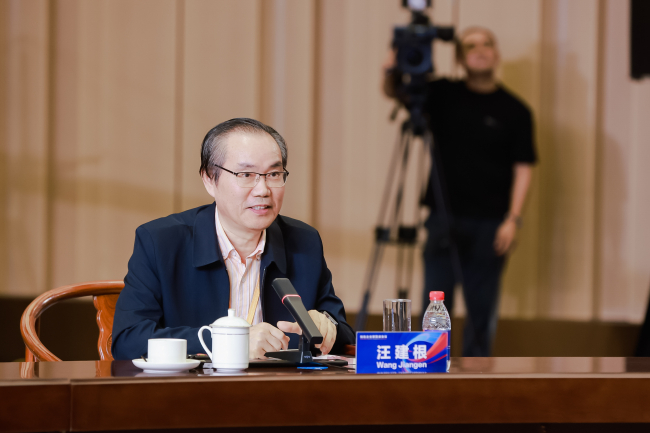 共谋全球纺织产业新格局!2025知名企业家圆桌会议柯桥召开